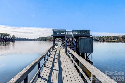 254 N Shoreline Drive New London NC 28127