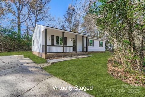 Photo of 6104 Bridlewood Lane, Charlotte, NC 28215 (MLS # 4324957)