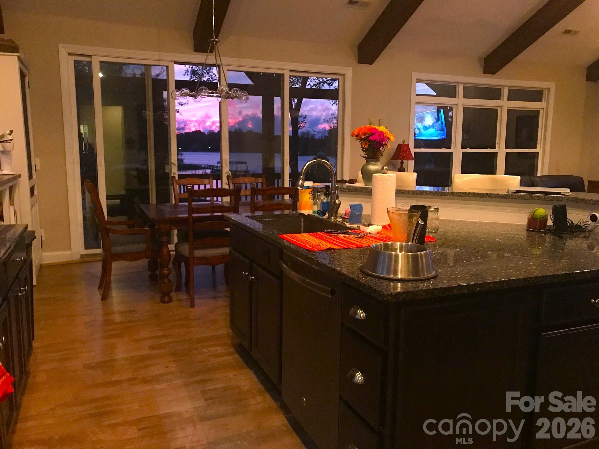 3825 Chevlot Hills Road