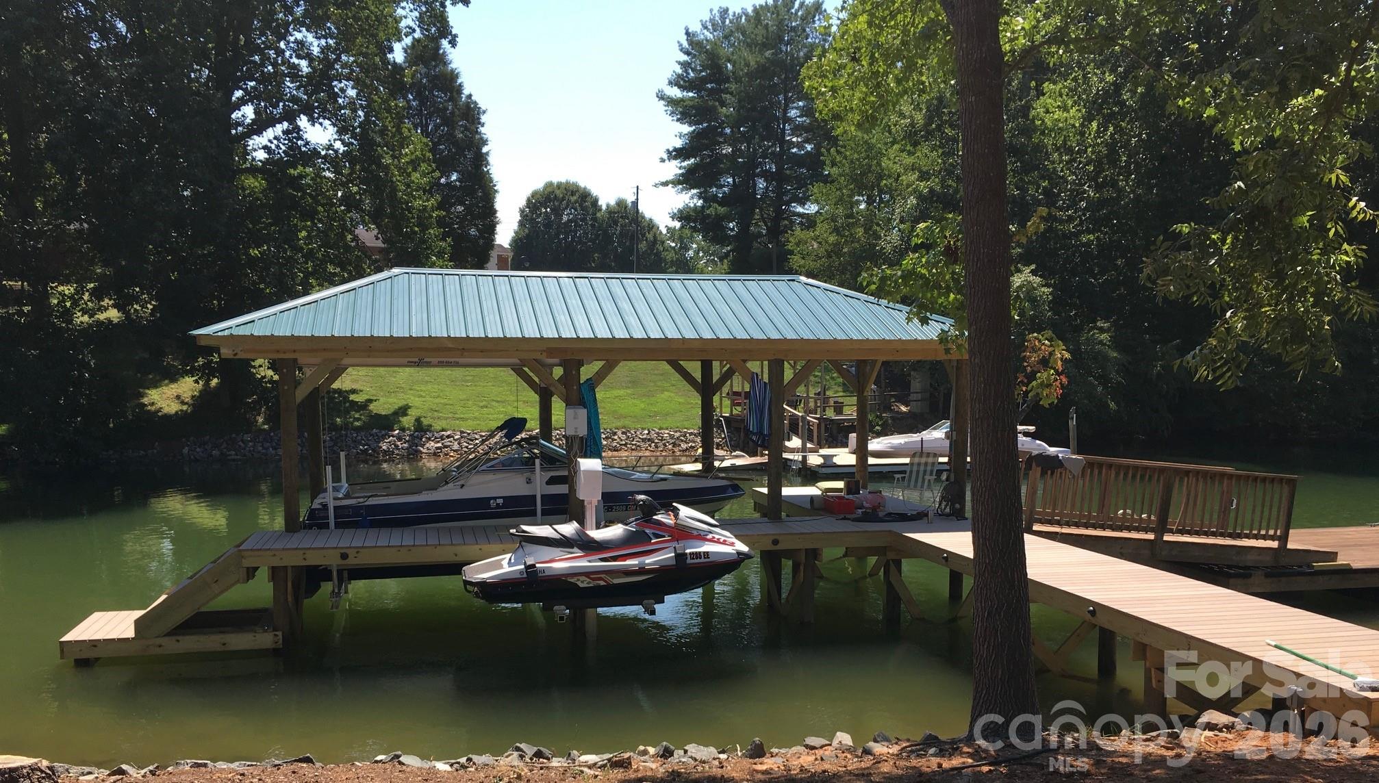 3825 Chevlot Hills Road