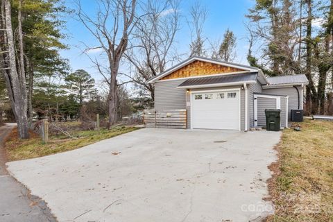 A home in Hendersonville