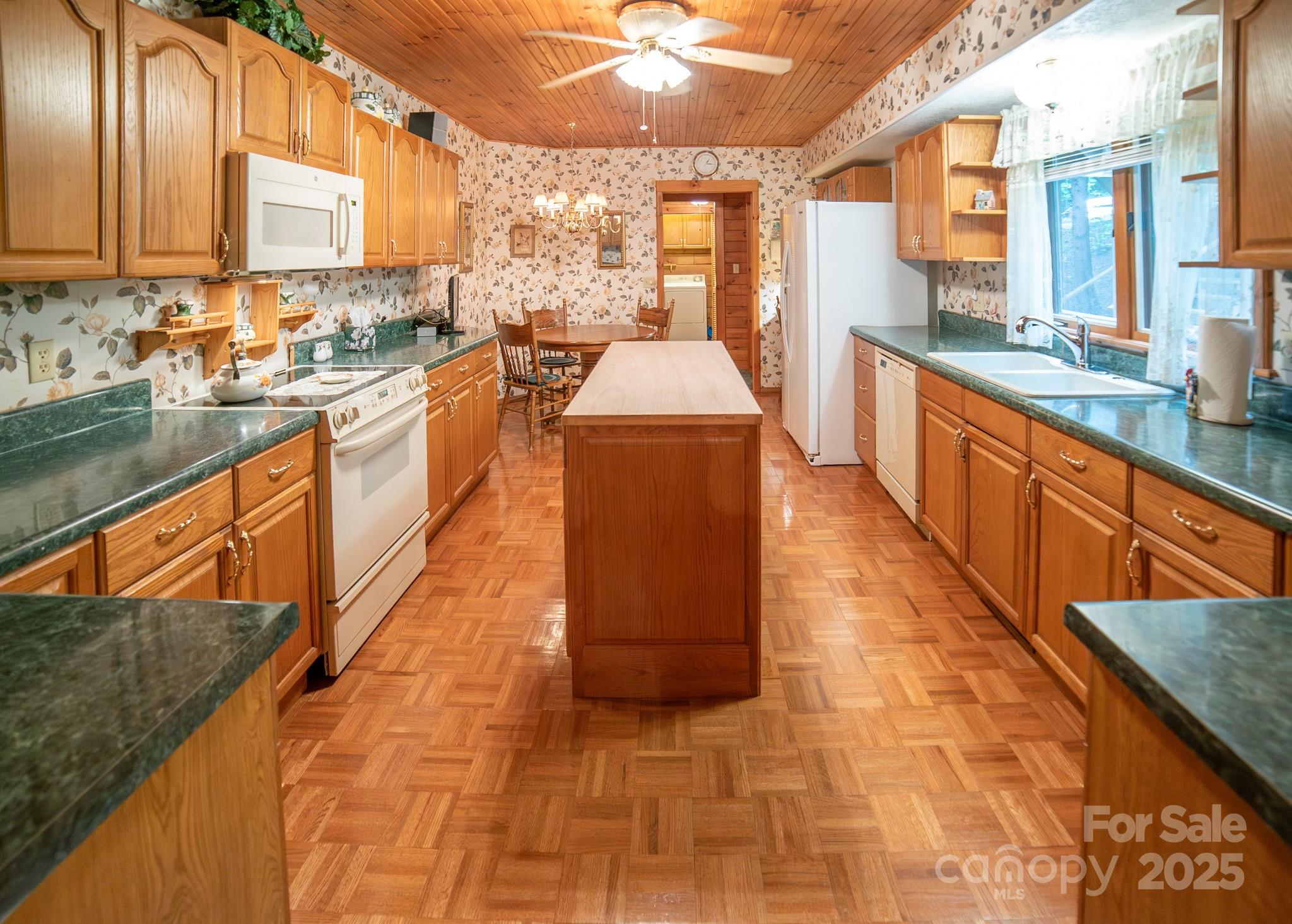 Lenoir, North Carolina 28645, United States, 3 Bedrooms Bedrooms, ,3 BathroomsBathrooms,Residential,Active,152786