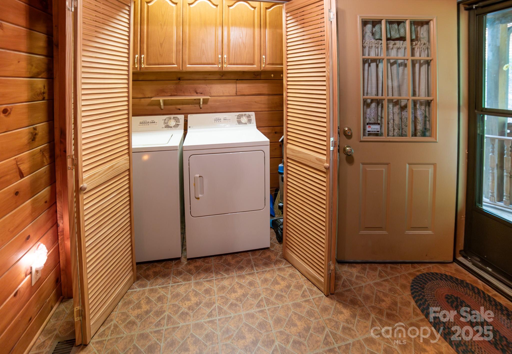 Lenoir, North Carolina 28645, United States, 3 Bedrooms Bedrooms, ,3 BathroomsBathrooms,Residential,Active,152786