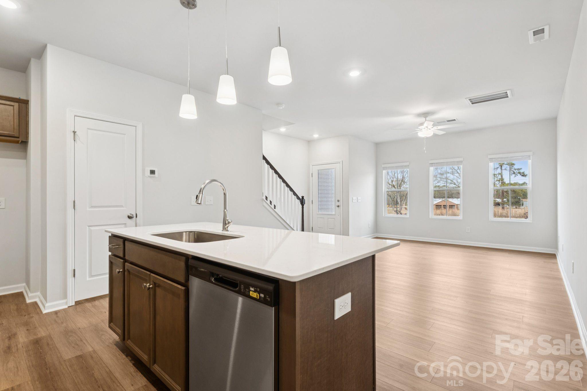 4750 Lakeview Road N 18