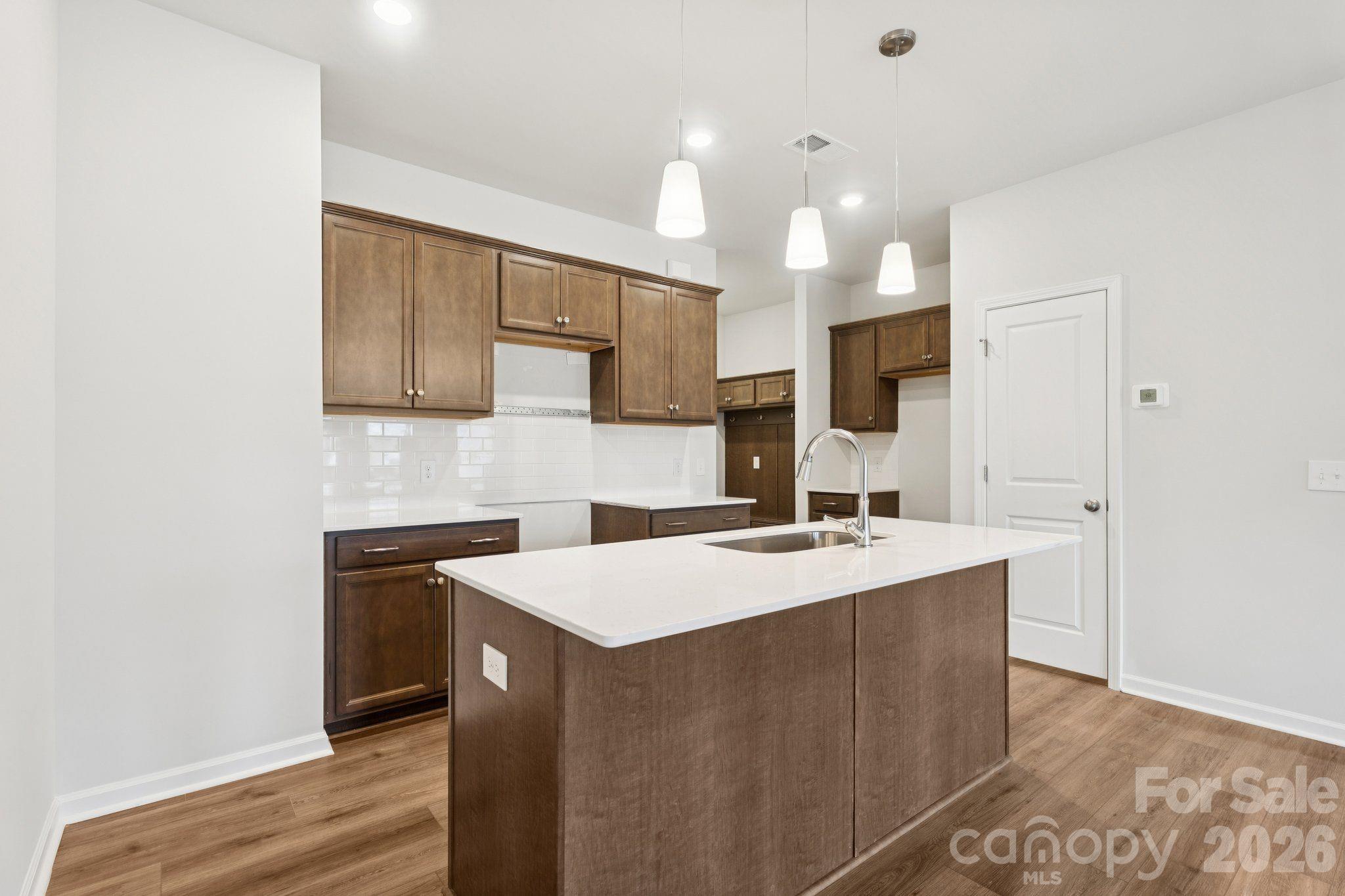 4750 Lakeview Road N 18