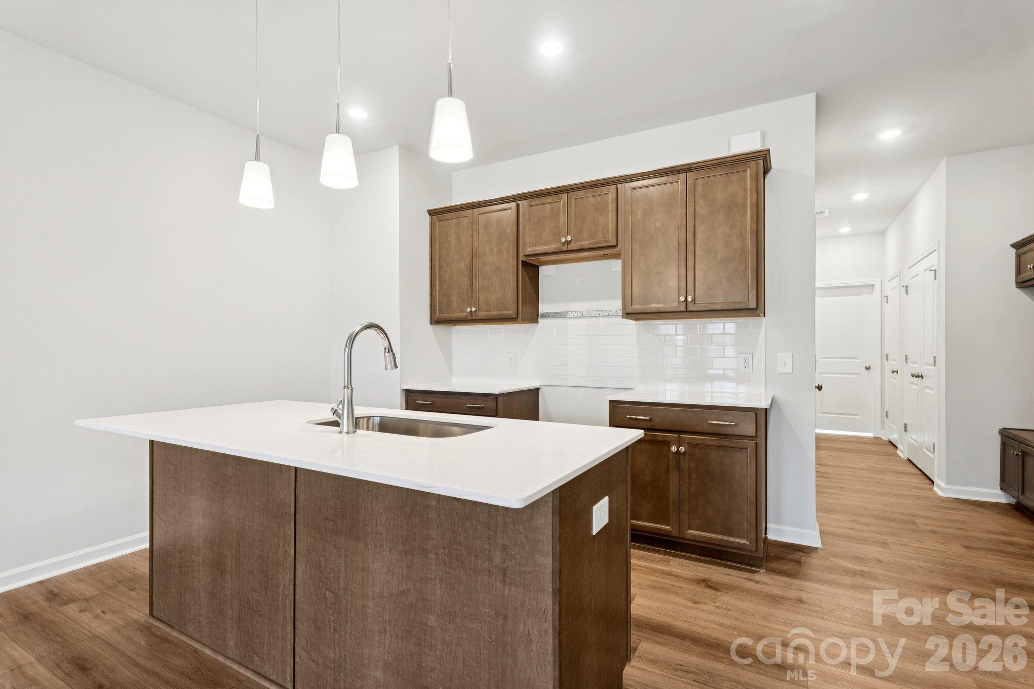 4750 Lakeview Road N 18