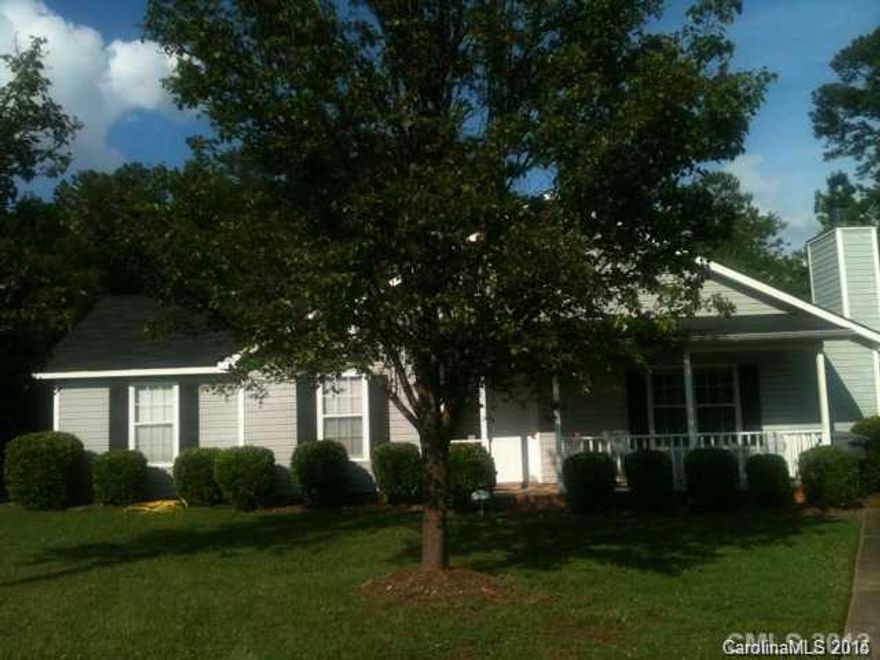 Immaculate 3 bedroom 2 bath home in Cul de Sac, open floor plan and tasteful. This home is well kept and will not last on the market long!