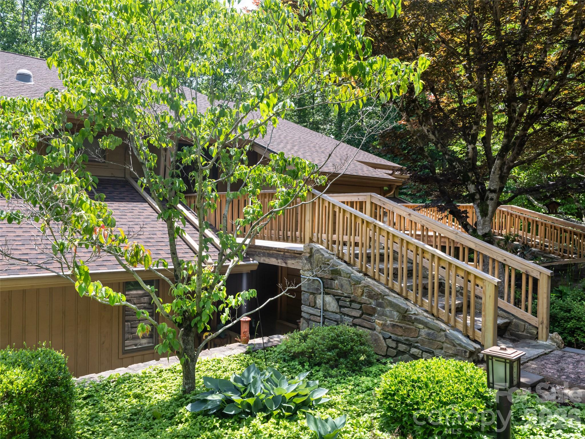 112 Live Oak Lane
