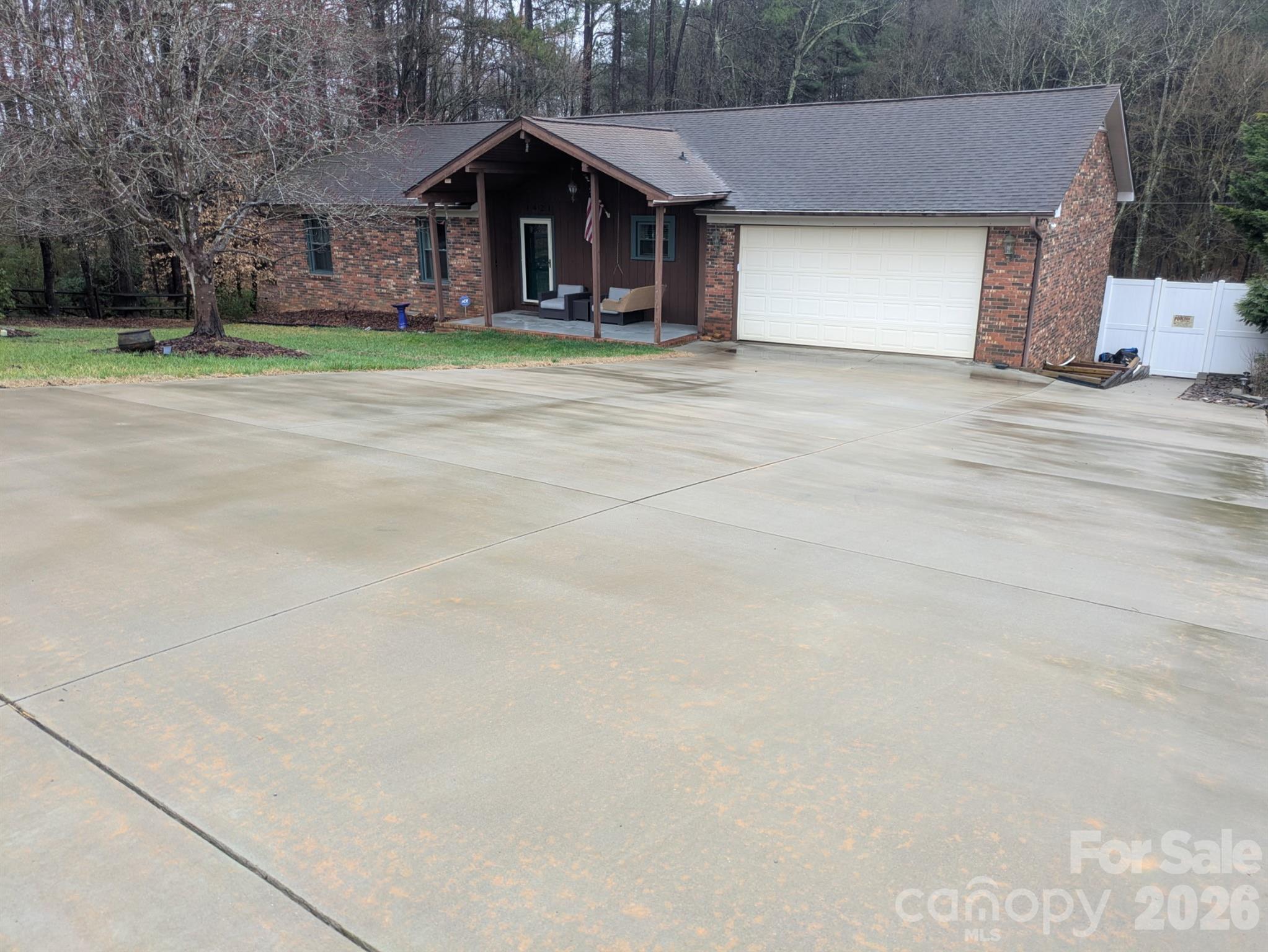 1421 Whispering Hill Trail