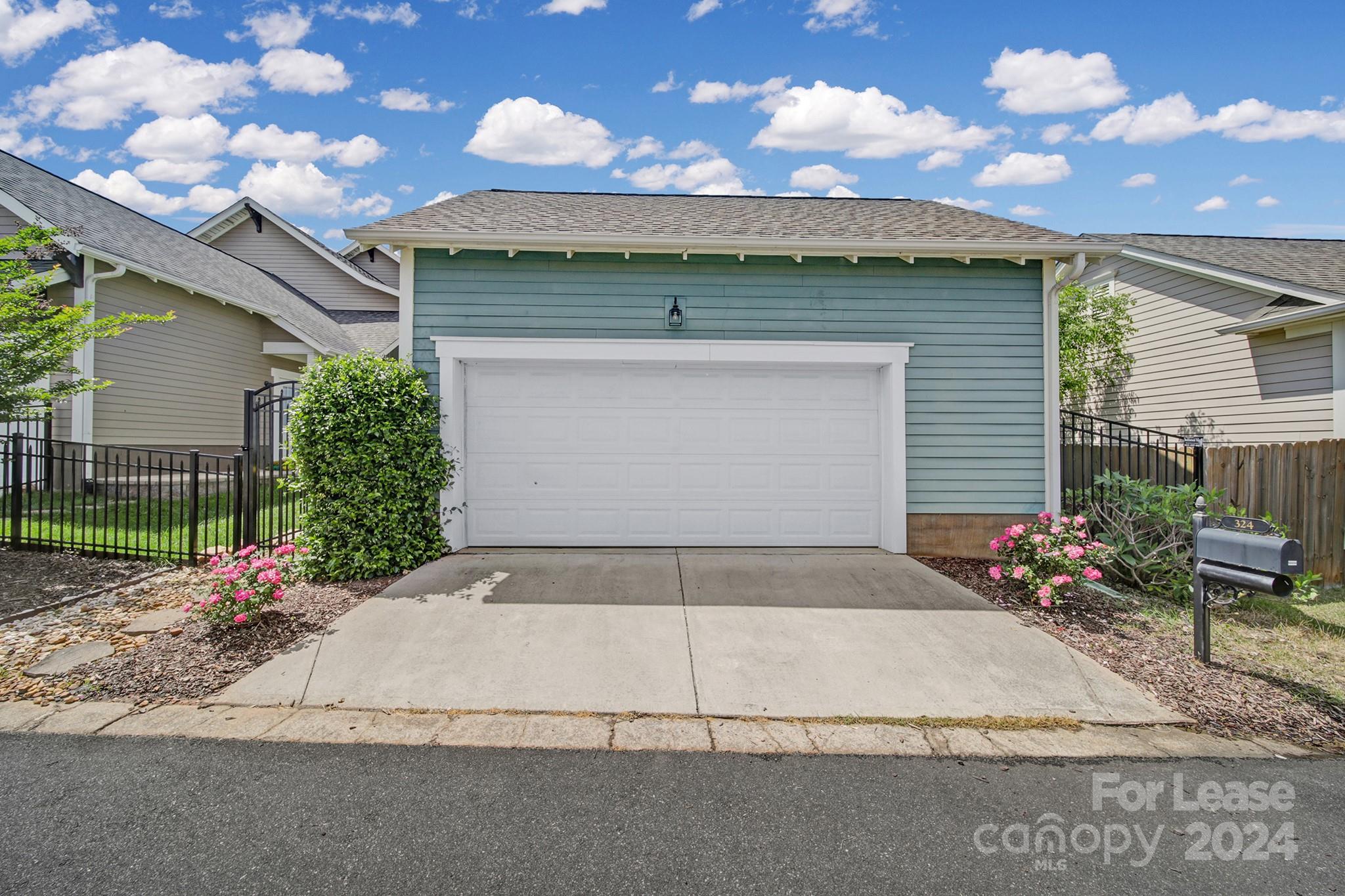 Riverwalk - Residential Lease