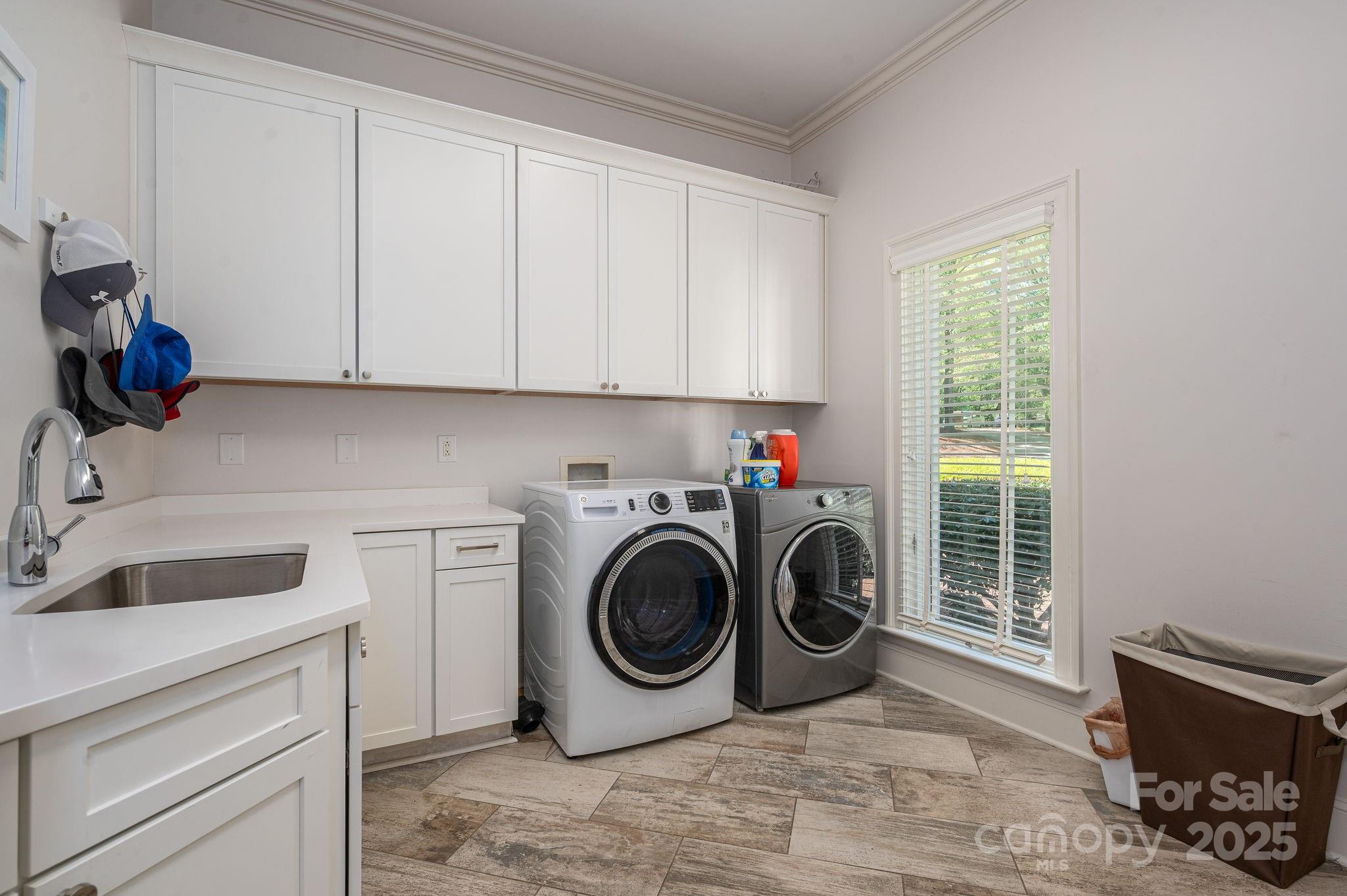 Charlotte, North Carolina 28210, United States, 6 Bedrooms Bedrooms, ,8 BathroomsBathrooms,Residential,Under Contract,114847