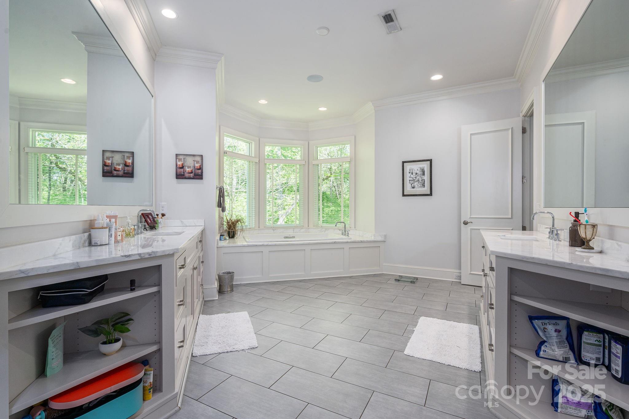 Charlotte, North Carolina 28210, United States, 6 Bedrooms Bedrooms, ,8 BathroomsBathrooms,Residential,Under Contract,114847