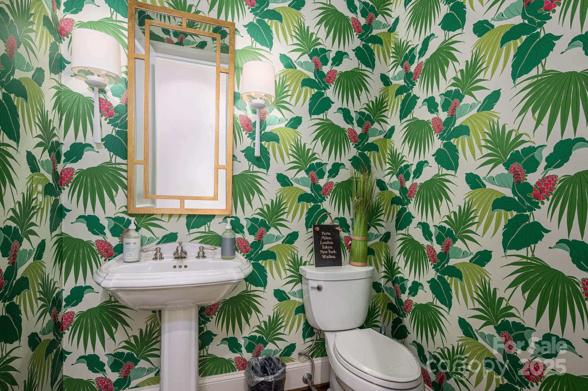 Charlotte, North Carolina 28210, United States, 6 Bedrooms Bedrooms, ,8 BathroomsBathrooms,Residential,Under Contract,114847