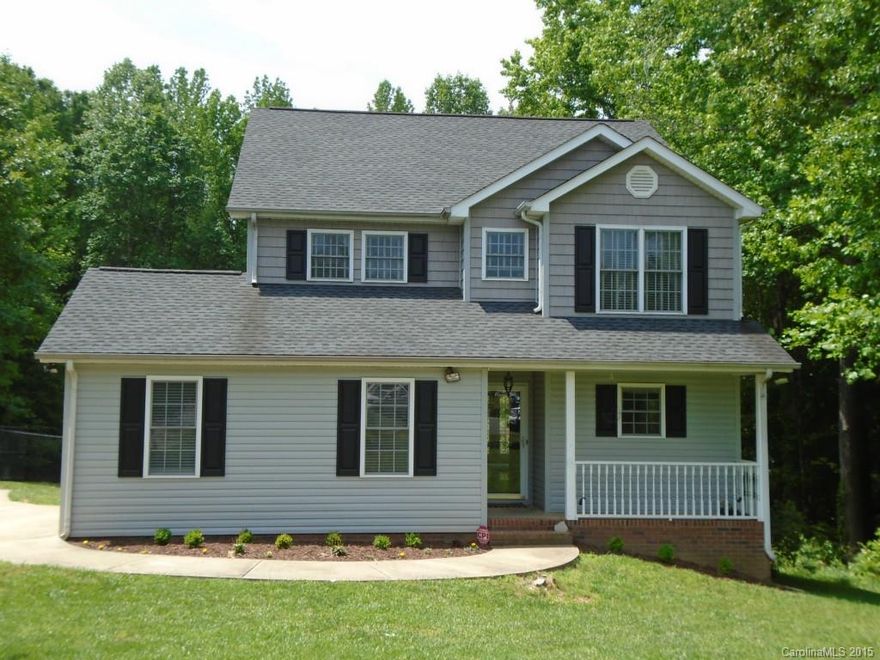 Great 1.5 Story on 3.74 Acres-Willow Creek. Kitchen w/ granite counter tops & stone backsplash, stainless steel appliances, & ceramic tile flooring. Formal living rm w/ pre-fab fireplace, wood flooring, ceiling fan. Den w/ wood flooring & ceiling fan. Master bedroom on 2nd level with walk in closet. Master Bath has double sinks, whirlpool tub, & separate shower. Large bonus room with wood flooring on the main floor with full bath with double sink. Large detached storage building-Fenced Rear Yard