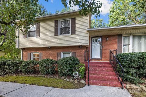 Photo of 7300 Starvalley Drive, Charlotte, NC 28210 (MLS # 4309299)