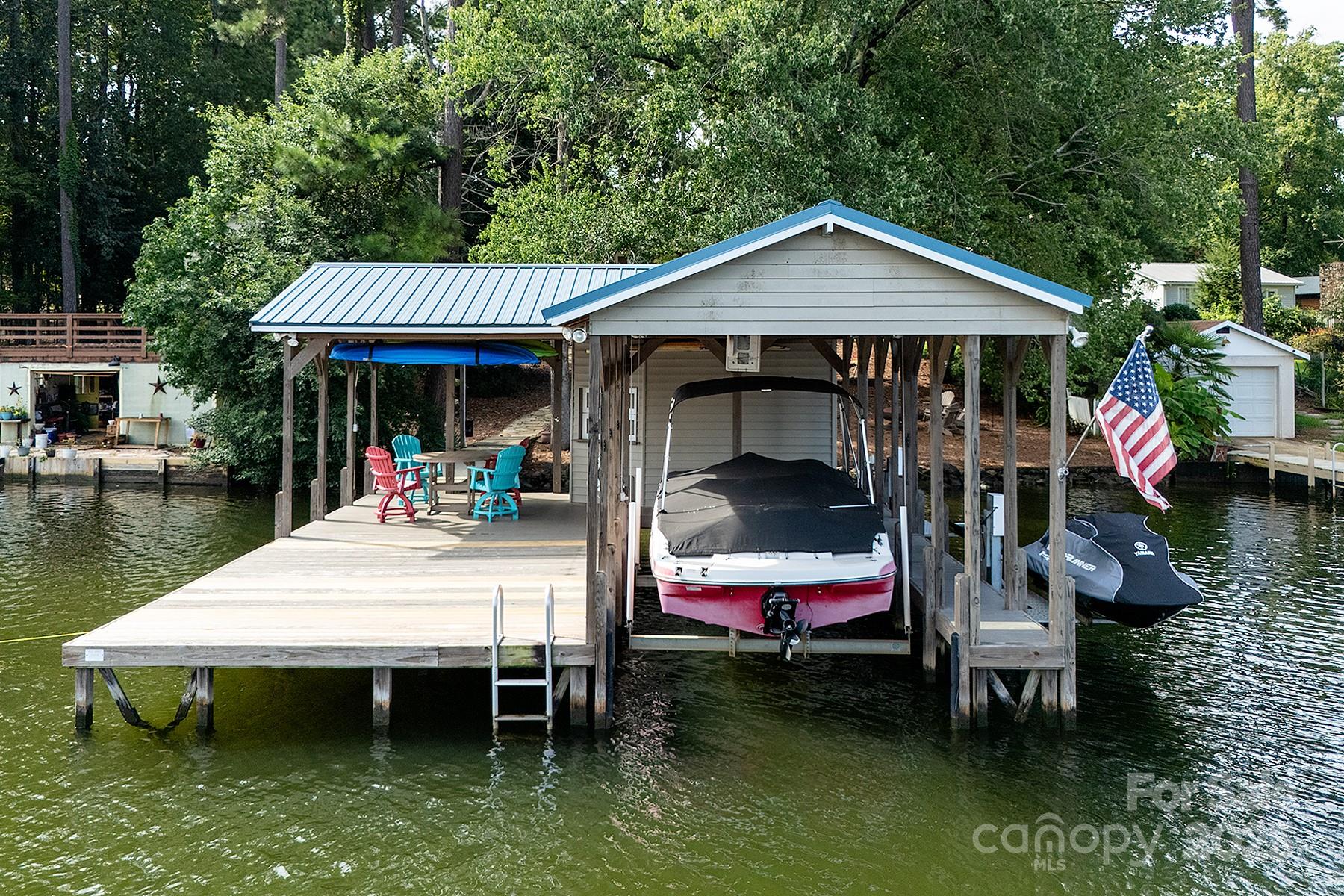 457 Emerald Shores Road