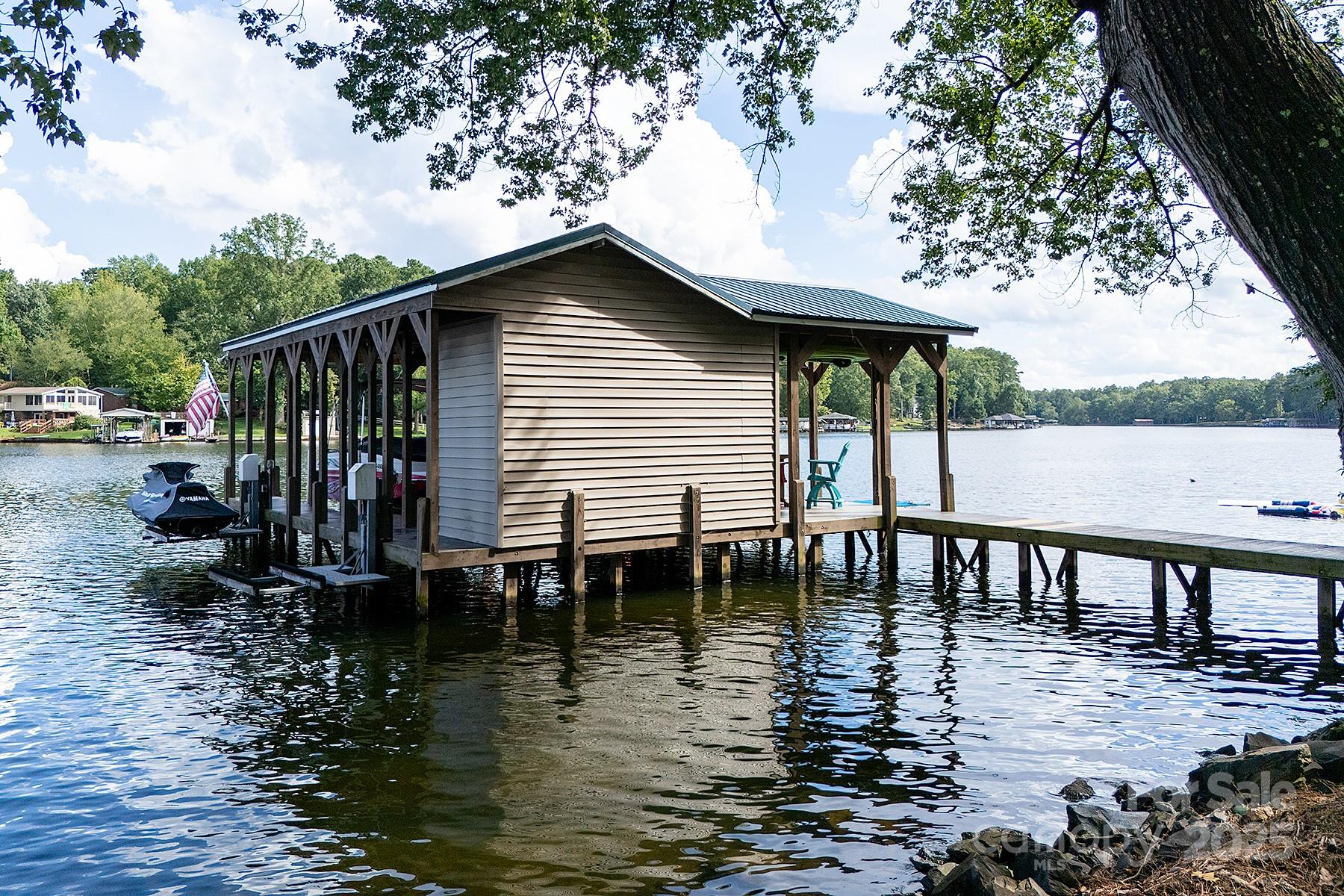 457 Emerald Shores Road