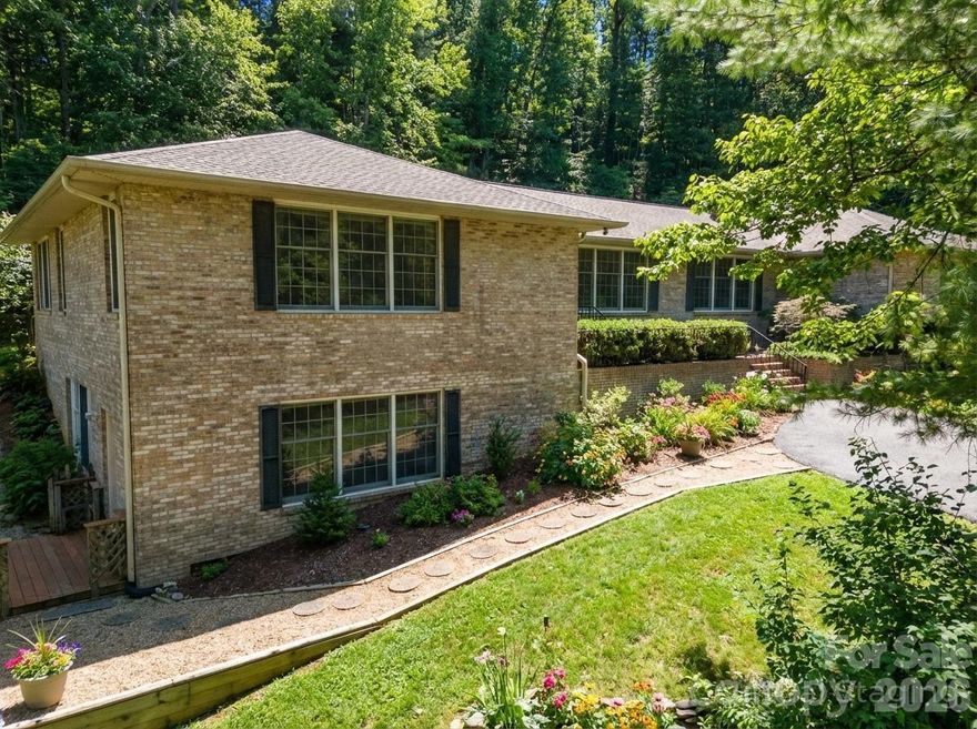 Wake up to beautiful mountain vistas from this solid brick home in Claremont, a well-established and highly regarded community in historic Flat Rock, NC. This sprawling ranch offers all the essentials for comfortable main-level living, featuring three generously sized bedrooms and three full bathrooms thoughtfully positioned at each end of the home—ideal for privacy and for hosting guests.
The front entrance welcomes you with a proper entry foyer into the main level, which includes a formal dining room, den & office, a breakfast nook, gourmet kitchen open to the great room, a dedicated laundry room, and a screened three-season sunroom. Natural light fills the open floor plan, streaming into the kitchen in the morning and highlighting the vaulted-ceiling great room in the afternoon.
The gourmet kitchen is a chef’s dream, showcasing a 6-burner Jenn-Air gas range, an abundance of granite-topped counter space in a neutral palette, and exceptional storage with a large pantry, plentiful cabinetry, and a conveniently placed utility closet.
Designed for effortless entertaining, the open kitchen & great room flow seamlessly into the sunroom and out to the expansive deck. Enjoy morning coffee in the sunroom or unwind by the cozy natural gas fireplace in the great room while taking in the serene surroundings.
The lower level offers additional finished bonus space- perfect for a playroom, hobby room, or flex space- providing endless opportunities to tailor the home to your needs.
This mountain retreat is ideally located: approximately 25 minutes to Asheville Regional Airport, an easy drive down the mountain to Greenville, SC, and just minutes from the Flat Rock Playhouse, Carl Sandburg Home National Historic Site, plus the fantastic shopping & dining options in Flat Rock's "Little Rainbow Row." Less than 15 minutes from Downtown Hendersonville, renowned medical facilities, shopping, and dining, yet peacefully removed from the bustle of daily life. Slow down & enjoy what mountain living in Western North Carolina is all about!