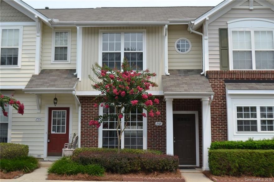 Like new townhouse with open floor plan. Large Living Room/Dining Room combo with laminate floor and a pass through window into the Kitchen. Kitchen features 42" cabinets, good counter space and tile floor. Master Suite has vaulted ceiling, walk in closet and private bath. Spacious secondary Bedroom and Full Bath. Entertain on the back patio with fenced yard.