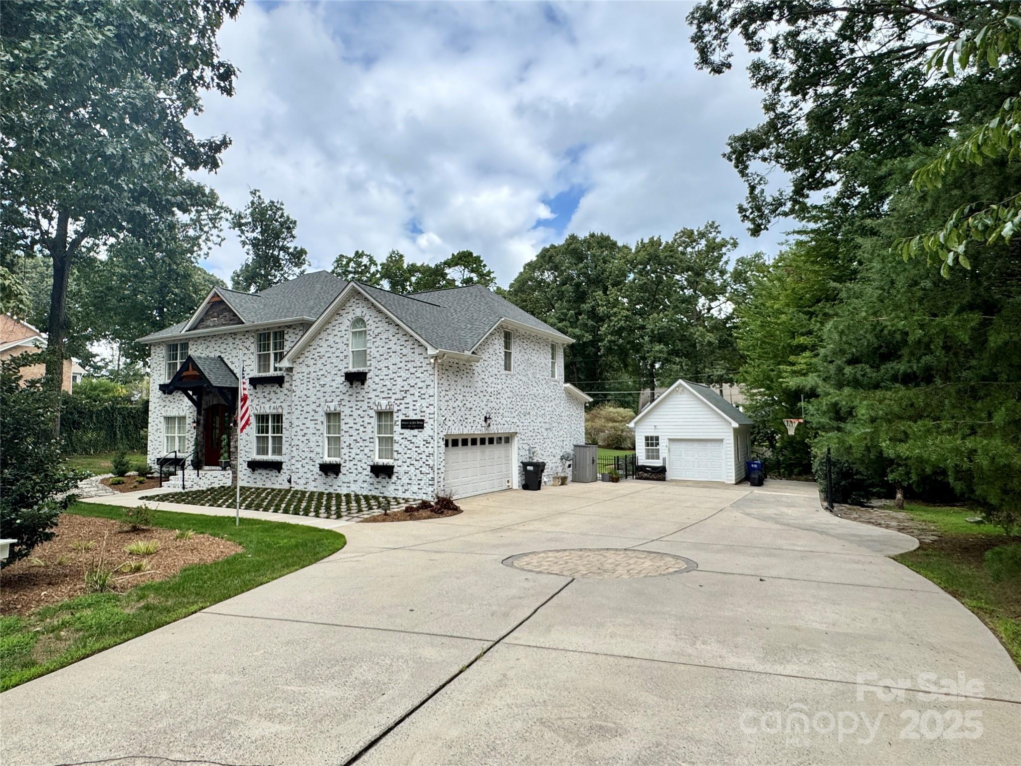 125 Woodstream Circle