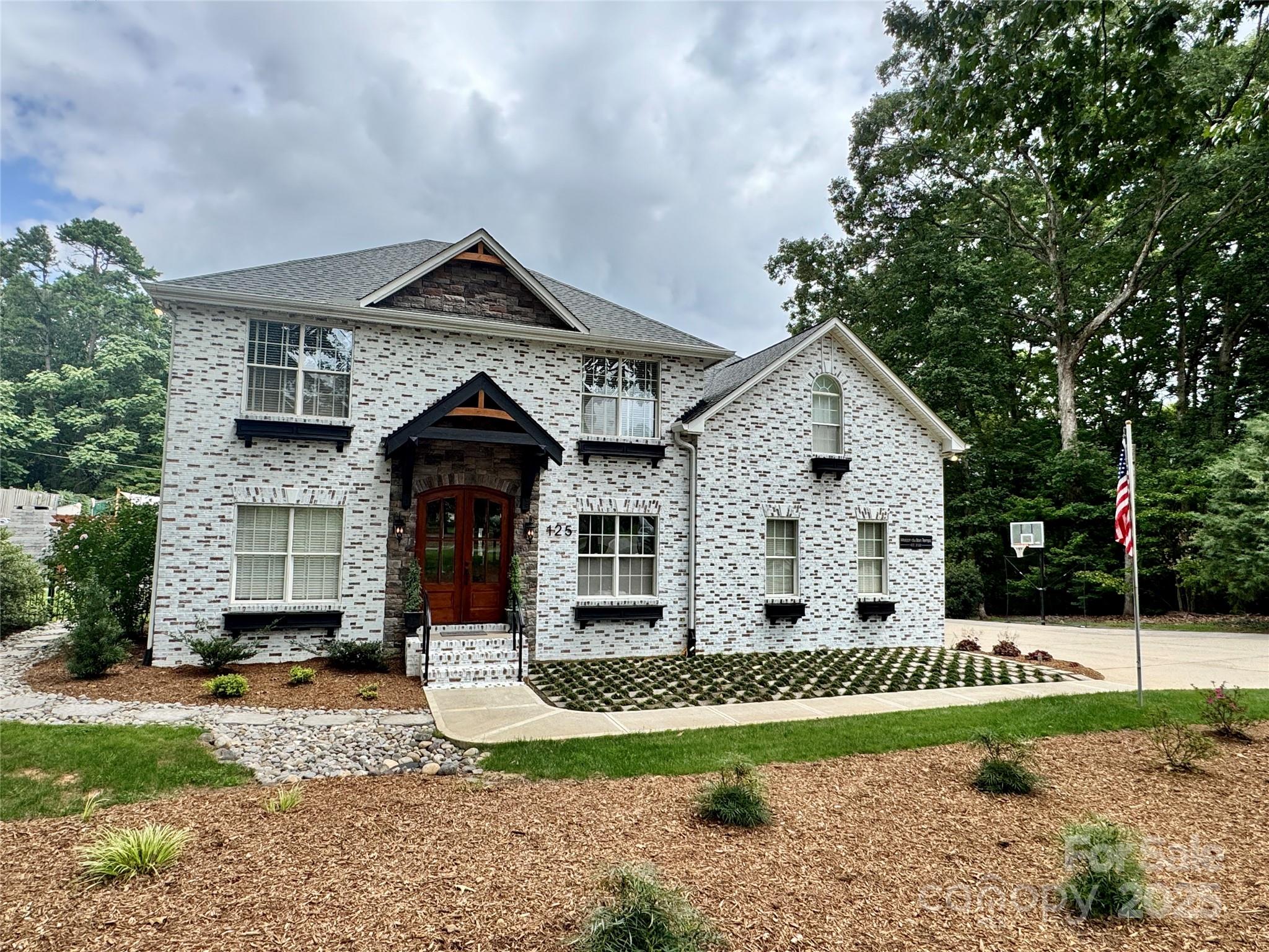 125 Woodstream Circle