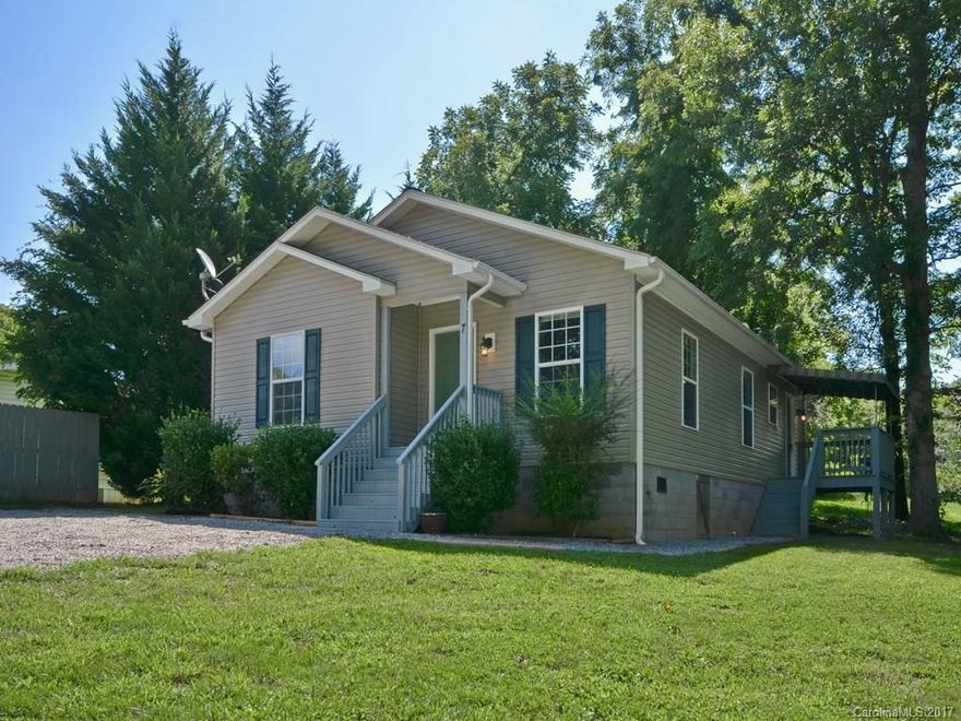 Great starter home or investment with 10-year rental history. Clean and neat. New interior paint and appliances, ceiling fans, privacy, covered porch, new window blinds, easy access to all things Asheville and mountains.