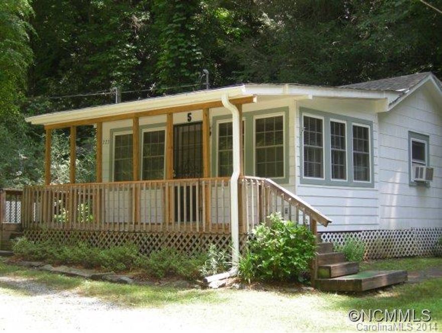 Great little cottage across from Rocky Broad River. Very hard to find, stocked river. Small waterfall at rear of cottage-Great Vacation location!