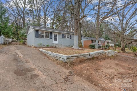 Photo of 235 Edgegreen Drive, Charlotte, NC 28217 (MLS # 4329481)