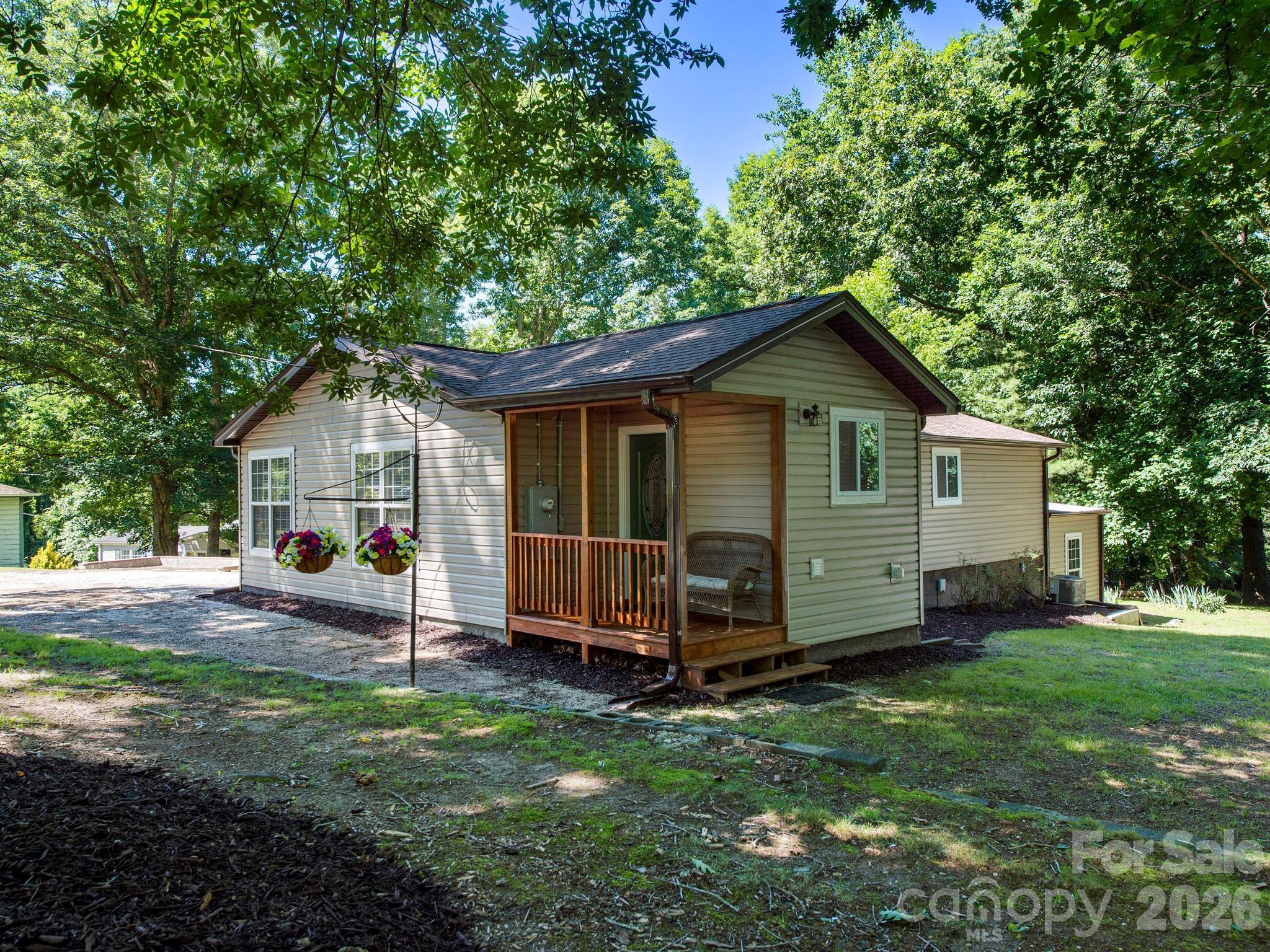 425 Lyndhurst Drive