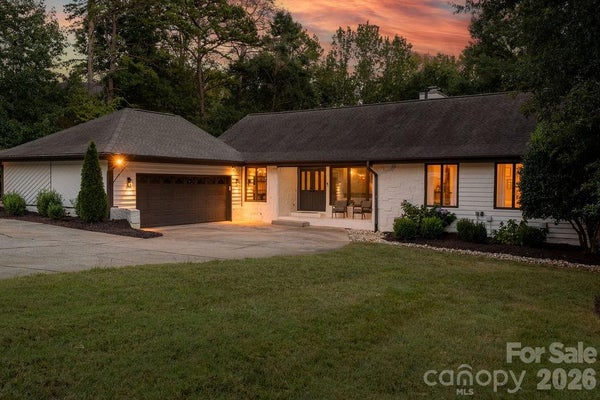 3525 WINDBLUFF DR, CHARLOTTE, NC 28277 - Image 7c4f45c8f193d6dd7e0f0e21c405fd5d/3483016925