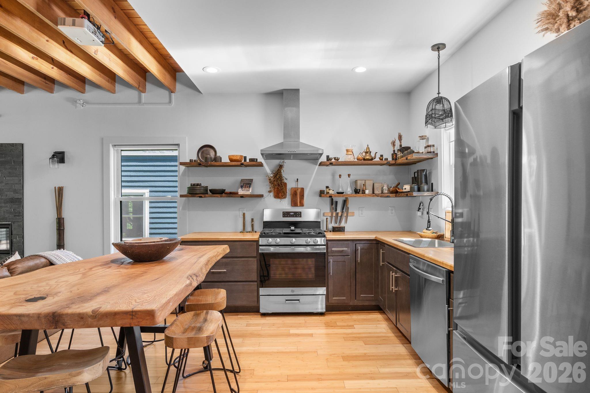158 Simcoe Street