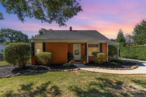 Photo of 105 Peachtree Street, Belmont, NC 28012 (MLS # 4305315)