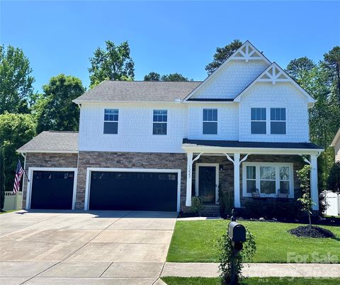 Photo of 1223 Clover Lane, Matthews, NC 28104 (MLS # 4368335)