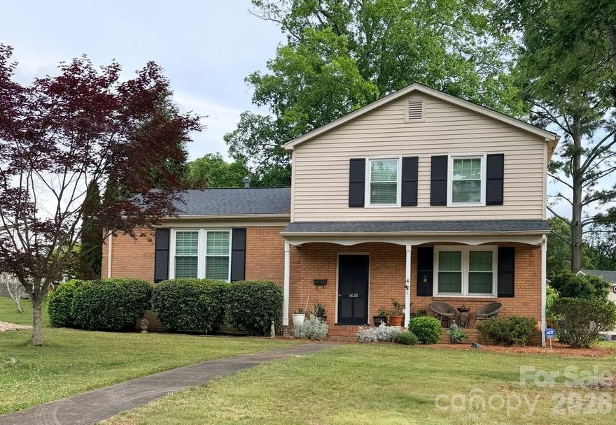 This property is ready for new owners!  The split-level house offers 3 bedrooms and 2 baths and a fenced in back yard.  Tucked away in one of South Charlotte’s most popular in-town neighborhoods with no HOA, this home in Ashbrook is convenient to everything Charlotte has to offer yet you have a .26 acre lot. This classic 1960’s brick house has tremendous potential if modernizing is your desire and the property has the road frontage perfect for a custom new build.  Either way, this property is ready for you!

Ashbrook is continuing to see redevelopment with new construction homes reselling in the millions. Home is being sold AS-IS.