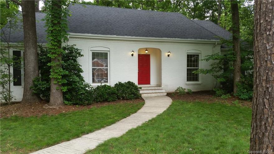 MUST SEE! Lovely ranch home on cul-de-sac in desirable Sardis Forest. Wood fireplace, screened porch, & a large fenced in backyard perfect for entertaining or dog lovers. Well maintained w/ fresh paint, new floors and new roof. Home is ideally situated with easy commutes to Uptown, Ballantyne and downtown Matthews.