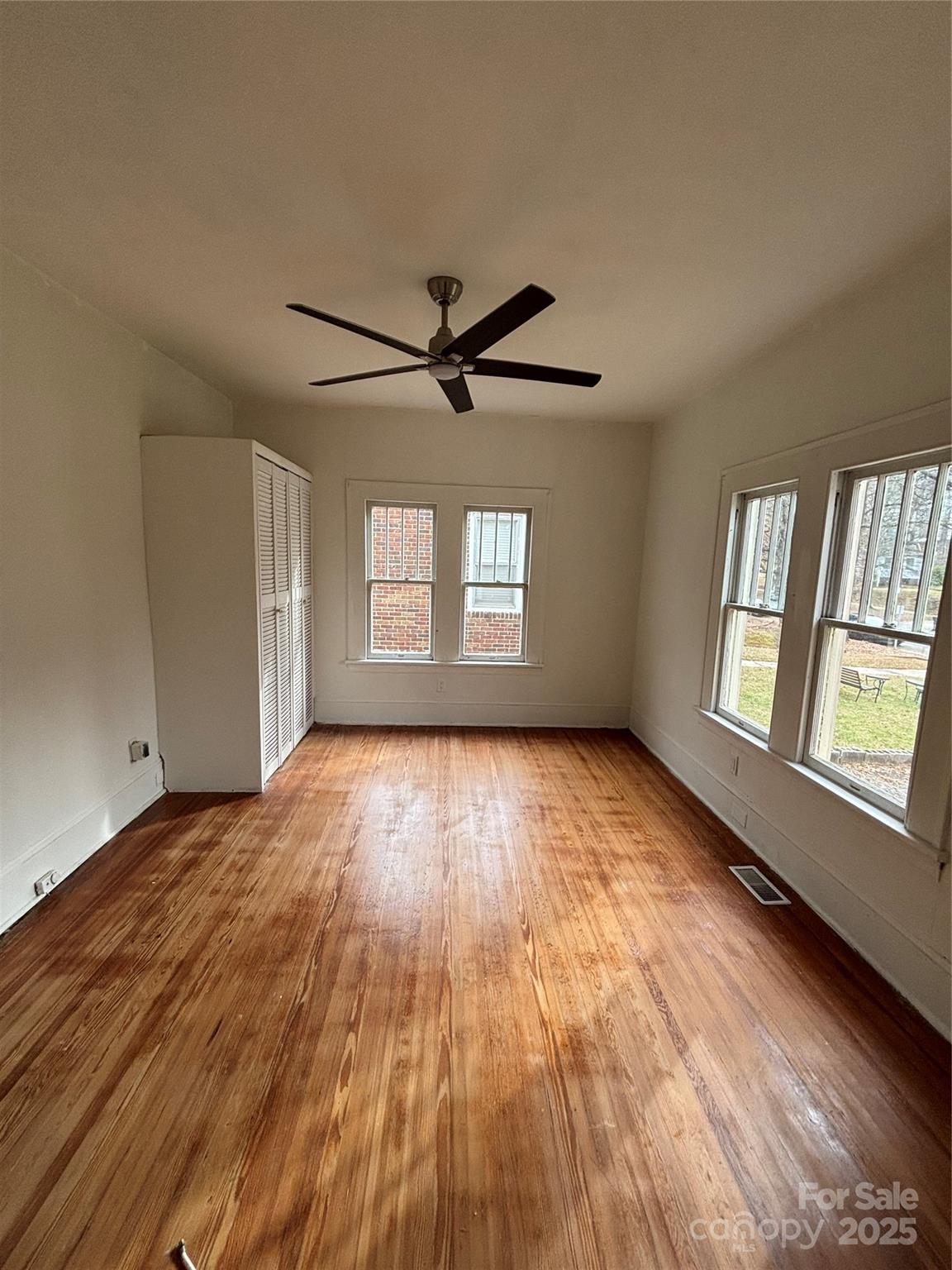 244 W Kingston Avenue