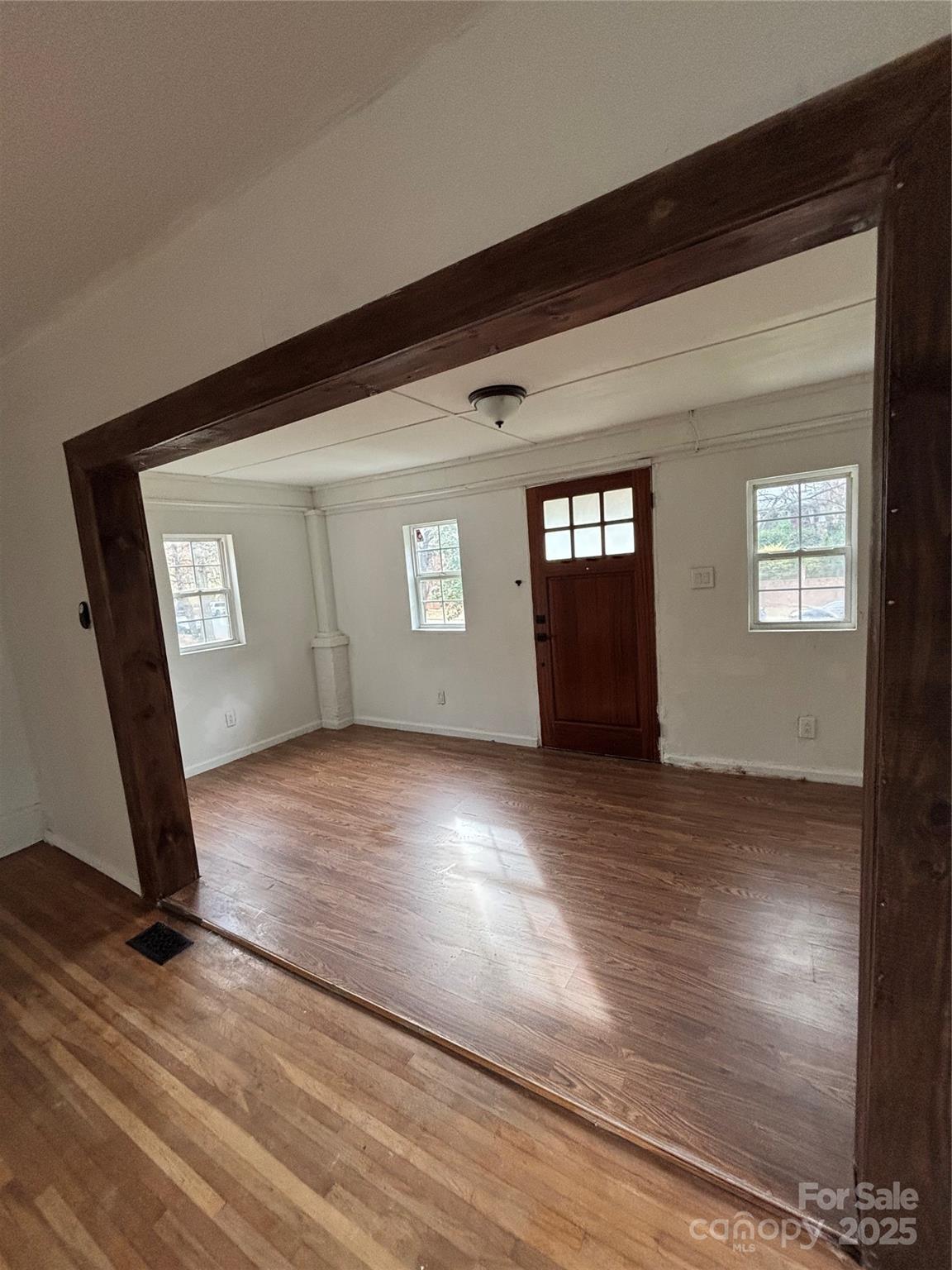 244 W Kingston Avenue