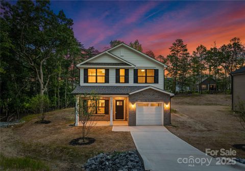 Photo of 3923 Oakwood Road, Charlotte, NC 28269 (MLS # 4315583) Photo of 3923 Oakwood Road, Charlotte, NC 28269 (MLS # 4315583)