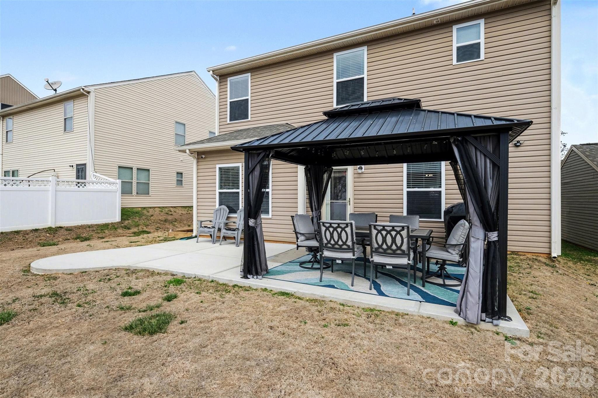 Newport Lakes - Residential