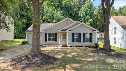 Photo of 8019 Shiny Meadow Lane, Charlotte, NC 28215 (MLS # 4406525)