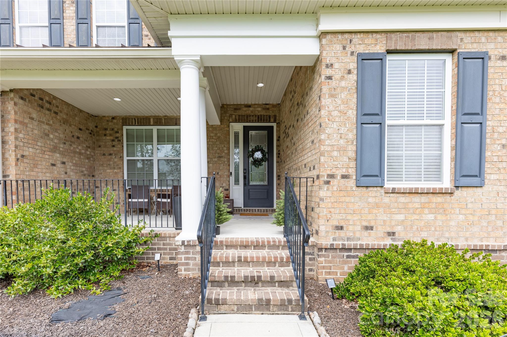 1402 Smoketree Court
