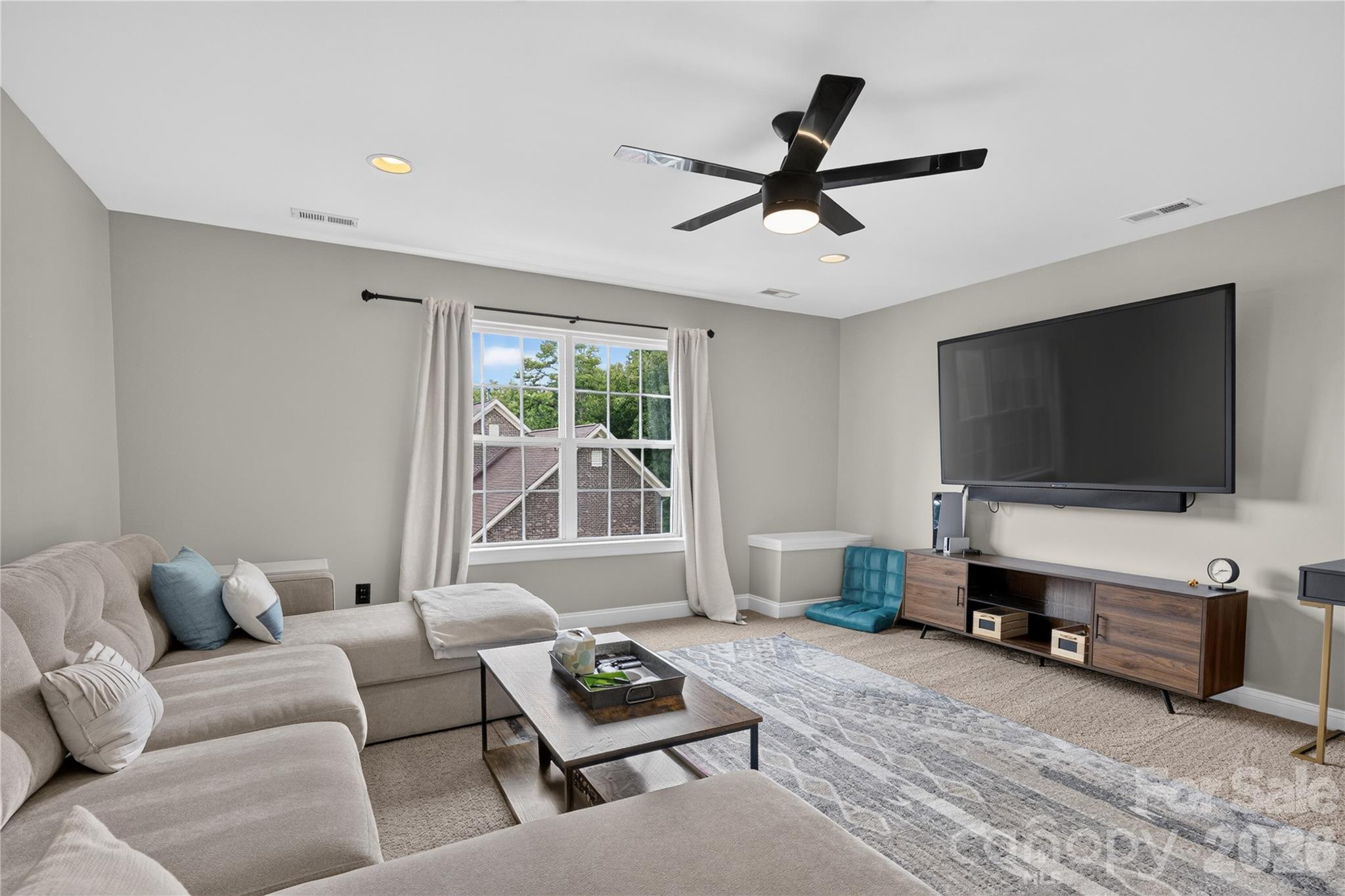 1402 Smoketree Court