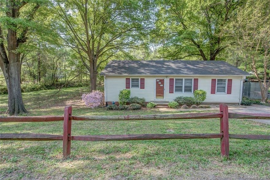 100% Financing available in Belmont! 2 Bedrooms, 1 bath just minutes from downtown Belmont! This home offers hardwood floors, deck overlooking fenced backyard, storage shed and much more! Catawba Heights, Belmont and South Point school district.