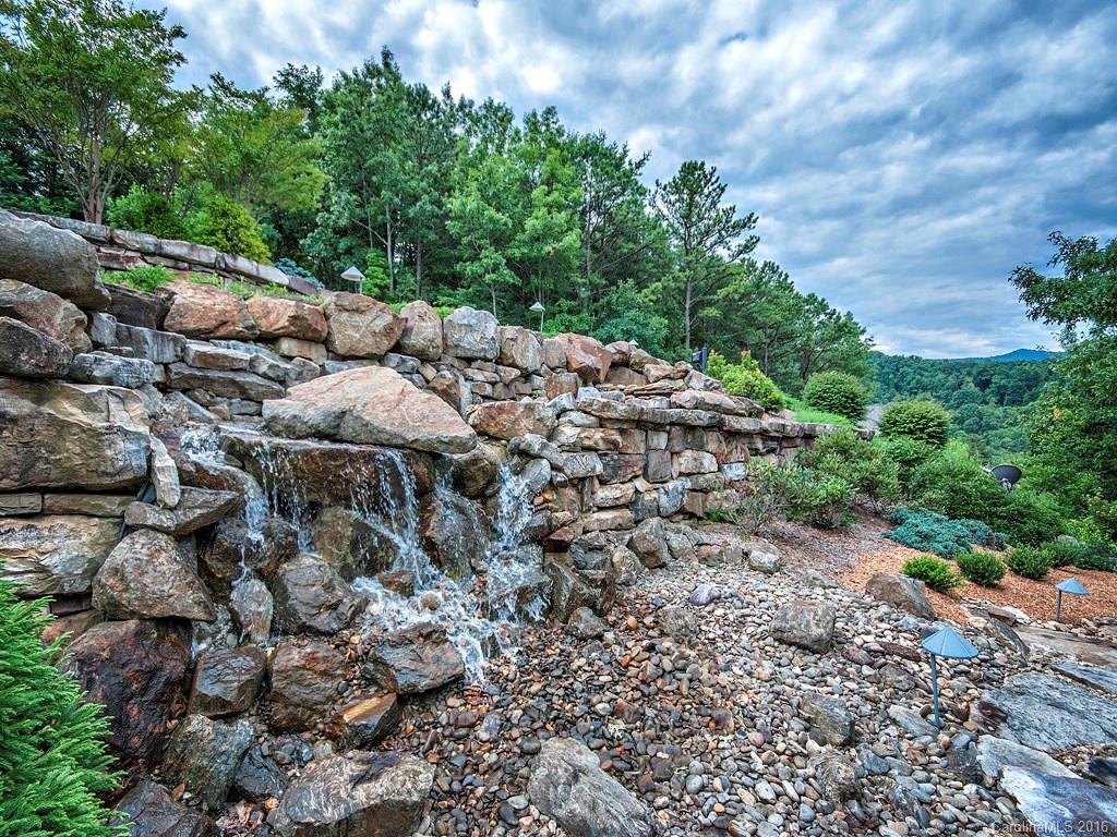 The Settings Of Black Mountain - Residential