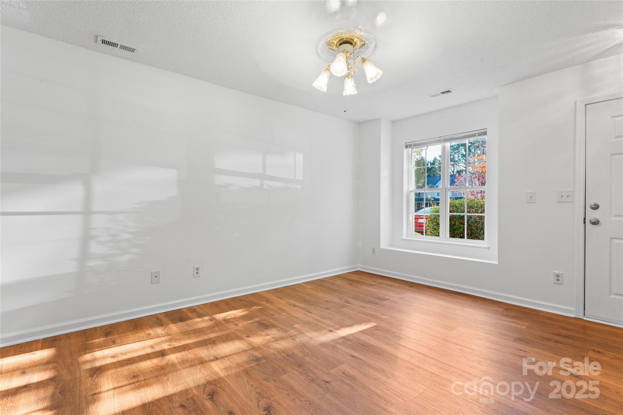 12318 Hennigan Place Lane