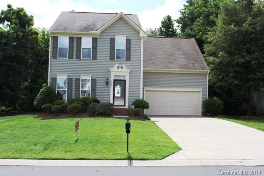 This is a great house in a beautiful lakeside community. Home has coffer ceiling, crown molding wainscoting, stainless appliances & upgraded lighting. Open kitchen looking into large living room. Master bedroom has a tray ceiling, walk-in closet with built-ins. Insulated and finished garage, Gas grill hook up on deck. Community Pool, Boat Storage, Beach and park.