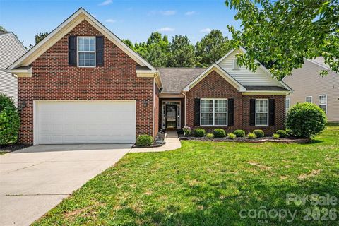Photo of 3146 Pine Bluff Way, Fort Mill, SC 29707 (MLS # 4385677)