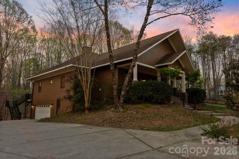 Photo of 146 Harbor Watch Drive N, Statesville, NC 28677 (MLS # 4361153)