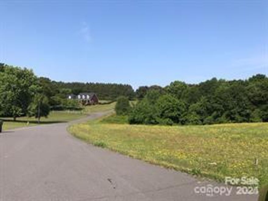 Corner Lot in Hunters Pointe Development .762 Acre, 446 Feet paved street frontage, Very well established neighborhood of fine homes in restricted 2,000 feet and up square footage development with double Brick Column landscaped entrance. Located 1+/- mile from Gardner Webb University, Boiling Springs, North Carolina (Shelby, North Carolina address for mail).
*Please see photos!