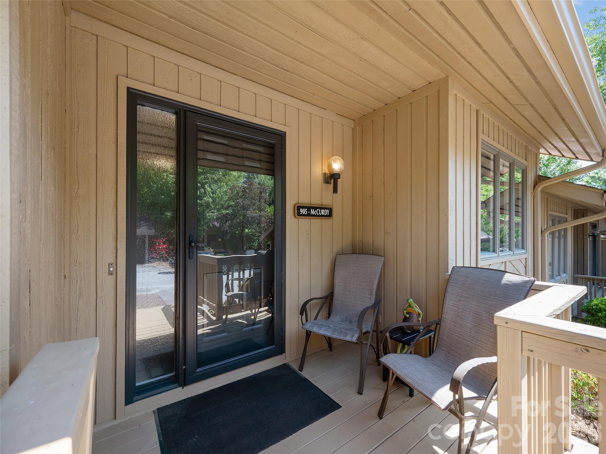 905 Red Oak Drive